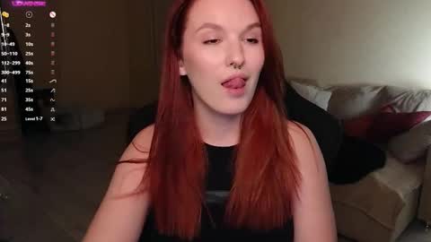 Snapshot of val_manson chatting on 09.11.25 Val online show from 09.11.25