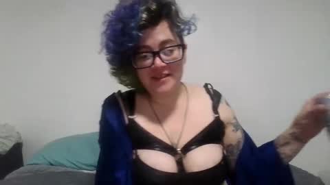 valarieak online show from 10.03.25
