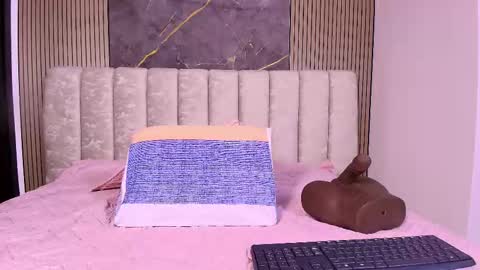 Snapshot of vale_castro1 chatting on 12.02.25 Valentina online show from 12.02.25