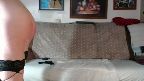 Snapshot of valemer chatting on 03.04.25 Cheating Slut online show from 03.04.25