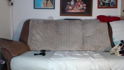 Snapshot of valemer chatting on 03.04.25 Cheating Slut online show from 03.04.25