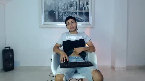 Snapshot of valen_and_paul_ chatting on 11.11.25 valen paul online show from 11.11.25