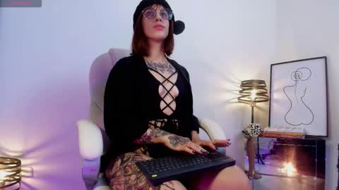 Valen online show from 12.21.25