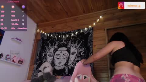 Snapshot of valenor_ chatting on 01.15.25 valentina online show from 01.15.25