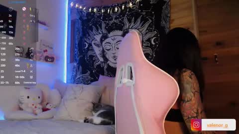 Snapshot of valenor_ chatting on 02.15.25 valentina online show from 02.15.25