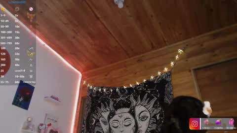 Snapshot of valenor_ chatting on 02.19.25 valentina online show from 02.19.25