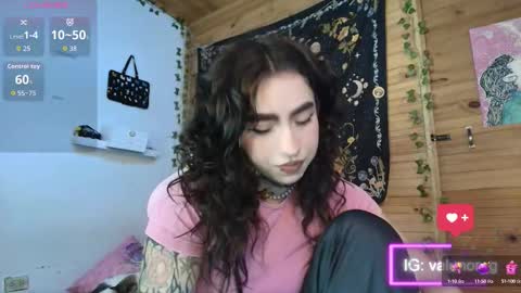 Snapshot of valenor_ chatting on 09.18.25 valentina online show from 09.18.25