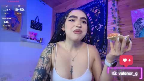 Snapshot of valenor_ chatting on 11.18.25 valentina online show from 11.18.25