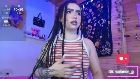 Snapshot of valenor_ chatting on 11.24.25 valentina online show from 11.24.25