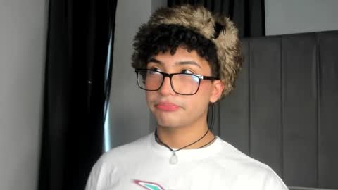 Snapshot of valentin0_3 chatting on 10.26.25 Valentin0 online show from 10.26.25