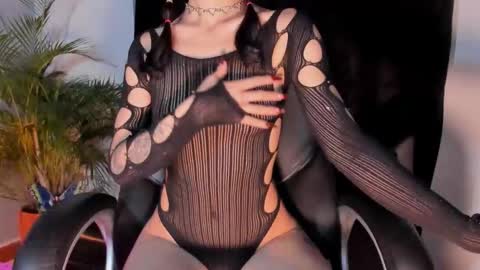 Snapshot of valentina__doll chatting on 09.11.25 Valentina Dolls online show from 09.11.25