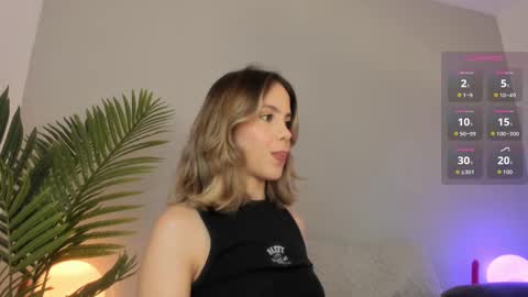 Snapshot of valentina_m17 chatting on 09.27.25 VALENTINA online show from 09.27.25