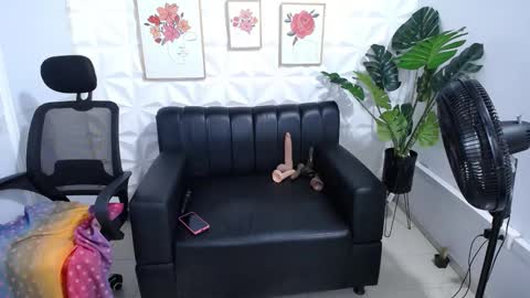 Snapshot of valentina_mature chatting on 01.23.25 Valentina online show from 01.23.25