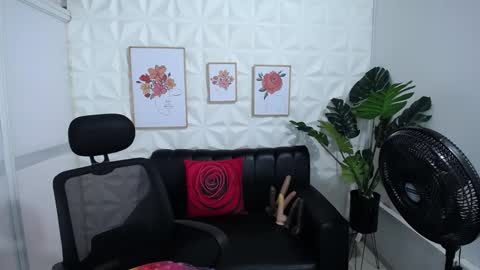 Snapshot of valentina_mature chatting on 01.23.25 Valentina online show from 01.23.25