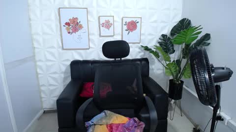 Snapshot of valentina_mature chatting on 01.24.25 Valentina online show from 01.24.25