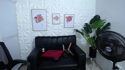 Snapshot of valentina_mature chatting on 01.24.25 Valentina online show from 01.24.25