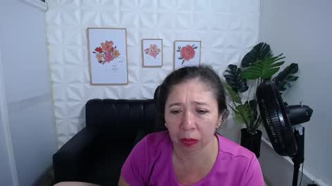 Snapshot of valentina_mature chatting on 02.01.25 Valentina online show from 02.01.25