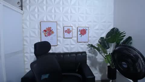 Snapshot of valentina_mature chatting on 02.04.25 Valentina online show from 02.04.25