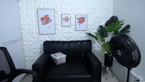 Snapshot of valentina_mature chatting on 02.08.25 Valentina online show from 02.08.25