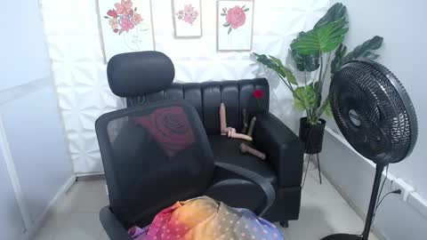 Snapshot of valentina_mature chatting on 02.15.25 Valentina online show from 02.15.25