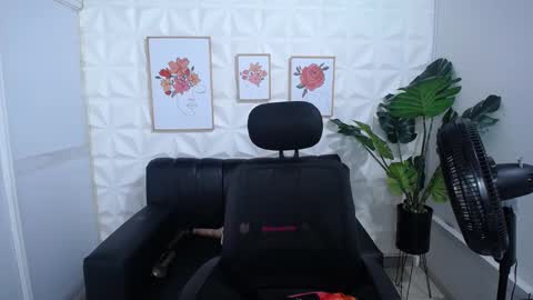 Snapshot of valentina_mature chatting on 03.03.25 Valentina online show from 03.03.25