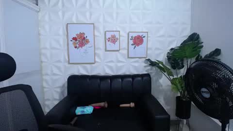 Snapshot of valentina_mature chatting on 03.05.25 Valentina online show from 03.05.25