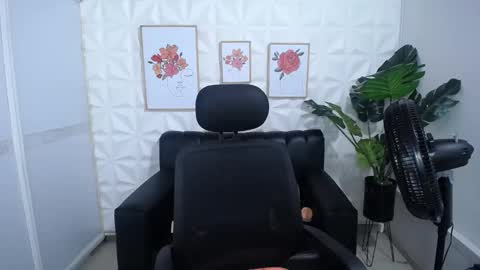 Snapshot of valentina_mature chatting on 03.08.25 Valentina online show from 03.08.25