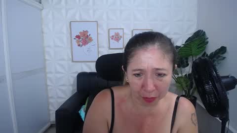 Snapshot of valentina_mature chatting on 03.11.25 Valentina online show from 03.11.25