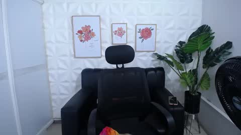Snapshot of valentina_mature chatting on 03.12.25 Valentina online show from 03.12.25