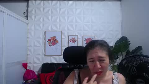Snapshot of valentina_mature chatting on 03.12.25 Valentina online show from 03.12.25