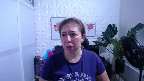 Snapshot of valentina_mature chatting on 09.11.25 Valentina online show from 09.11.25