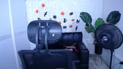 Snapshot of valentina_mature chatting on 10.01.25 Valentina online show from 10.01.25