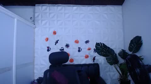 Snapshot of valentina_mature chatting on 10.04.25 Valentina online show from 10.04.25