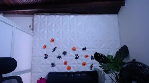 Snapshot of valentina_mature chatting on 10.07.25 Valentina online show from 10.07.25