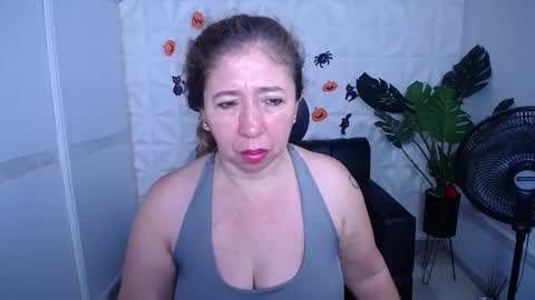 Snapshot of valentina_mature chatting on 10.12.25 Valentina online show from 10.12.25