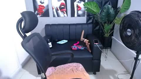Snapshot of valentina_mature chatting on 05.06.26 Valentina online show from 05.06.26