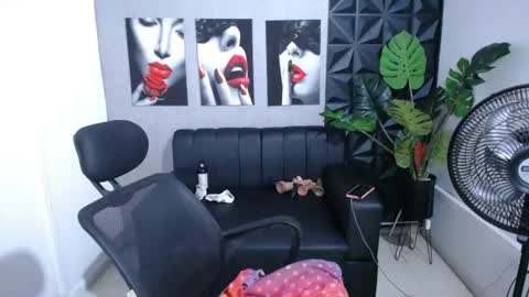 Snapshot of valentina_mature chatting on 06.22.26 Valentina online show from 06.22.26