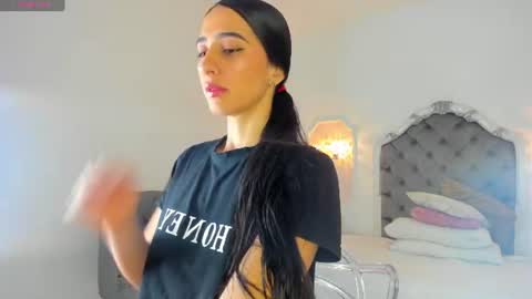 Snapshot of valentina_ross_ chatting on 06.11.26 Valentina online show from 06.11.26