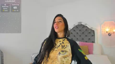 Snapshot of valentina_ross_ chatting on 06.16.26 Valentina online show from 06.16.26