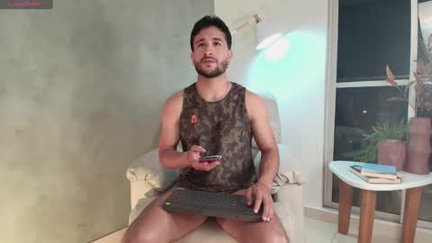 Snapshot of valentinoford chatting on 01.18.25 Valentino online show from 01.18.25