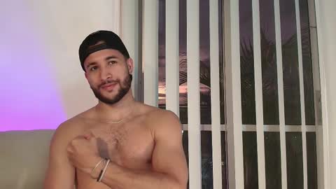 Snapshot of valentinoford chatting on 02.12.25 Valentino online show from 02.12.25