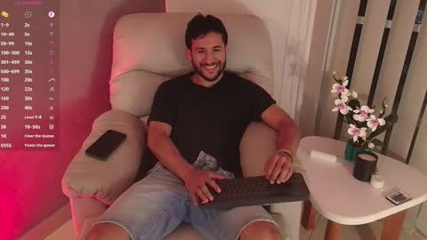 Snapshot of valentinoford chatting on 02.22.25 Valentino online show from 02.22.25