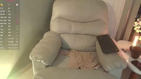 Snapshot of valentinoford chatting on 02.27.25 Valentino online show from 02.27.25