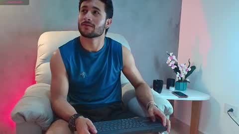 Snapshot of valentinoford chatting on 03.04.25 Valentino online show from 03.04.25