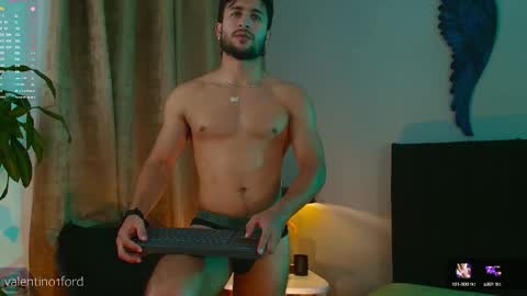 Snapshot of valentinoford chatting on 10.02.25 Valentino online show from 10.02.25