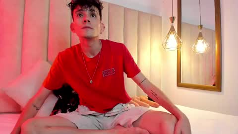 Snapshot of valentinomoreti chatting on 02.26.25 Valentino online show from 02.26.25