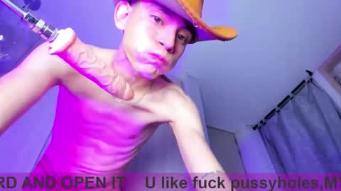 Snapshot of valentinomoreti chatting on 02.28.26 Valentino online show from 02.28.26