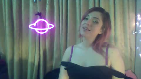 Snapshot of valeri_cove chatting on 12.19.24 Valeri Cove online show from 12.19.24
