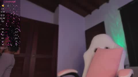 Snapshot of valeria_uribe22 chatting on 02.20.25    online show from 02.20.25