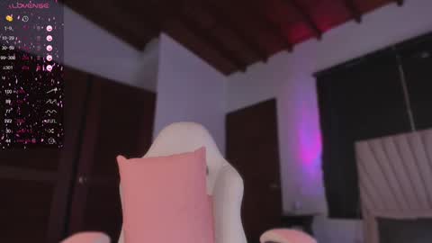 Snapshot of valeria_uribe22 chatting on 02.27.25    online show from 02.27.25